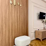 Nomad Instastudio Near Old Town