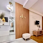Nomad Instastudio Near Old Town Apartman