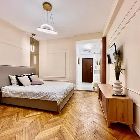 Nomad Instastudio Near Old Town