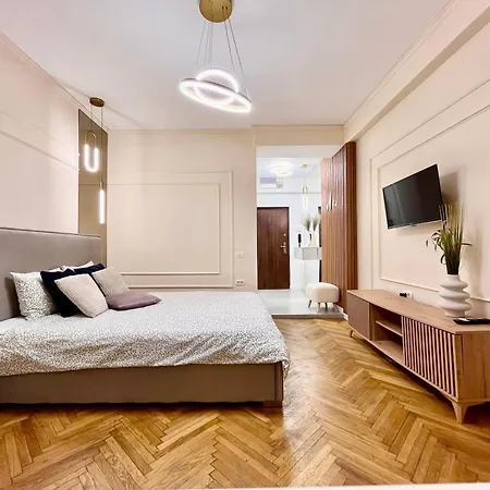 Nomad Instastudio Near Old Town *