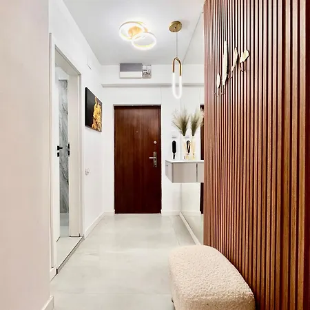 Nomad Instastudio Near Old Town