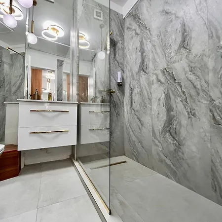 Nomad Instastudio Near Old Town Бухарест