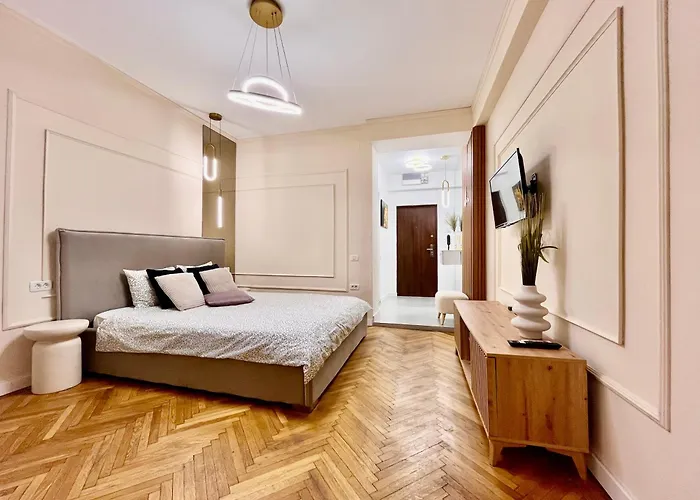 Nomad Instastudio Near Old Town