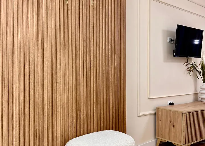 Nomad Instastudio Near Old Town