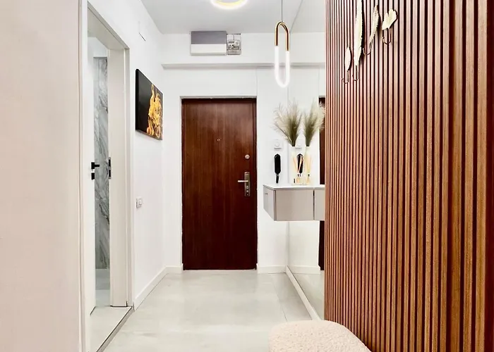 Nomad Instastudio Near Old Town