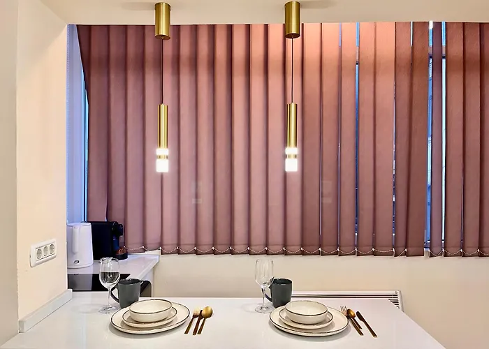 Nomad Instastudio Near Old Town