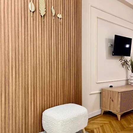 Nomad Instastudio Near Old Town