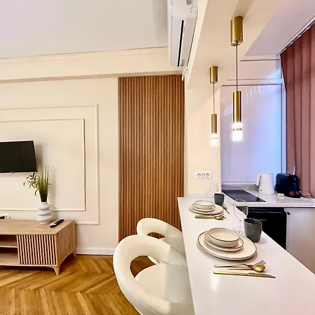 Nomad Instastudio Near Old Town *