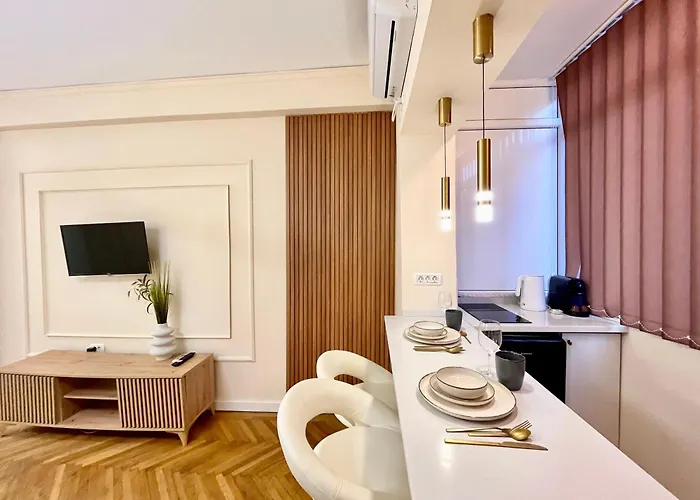 Nomad Instastudio Near Old Town *